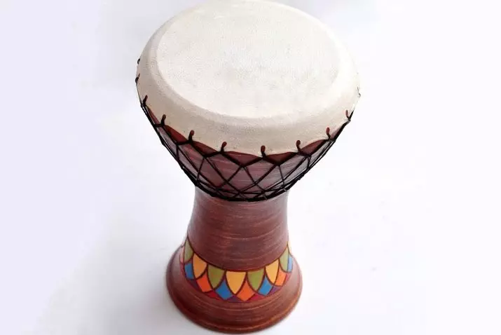 Darbuka (37 fotoğraf): Yükseklik kaç santimetredir? Şok müzik aletinde eğitim oyunu, Arap davul ve müziğin ritimleri 26220_8