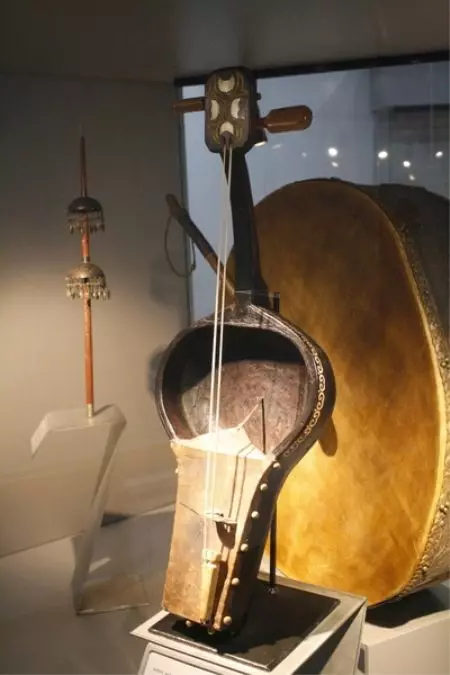 Kobz (27 fotos): Música del instrumento musical de cuerdas y la melodía Kyl-Koby. ¿Qué connotaciones vienen y qué es? Partes principales en la manufactura. 26222_14