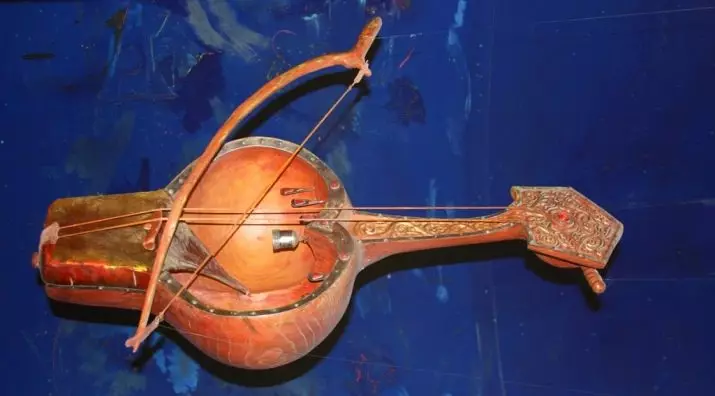 Kobz (27 fotos): Música del instrumento musical de cuerdas y la melodía Kyl-Koby. ¿Qué connotaciones vienen y qué es? Partes principales en la manufactura. 26222_15