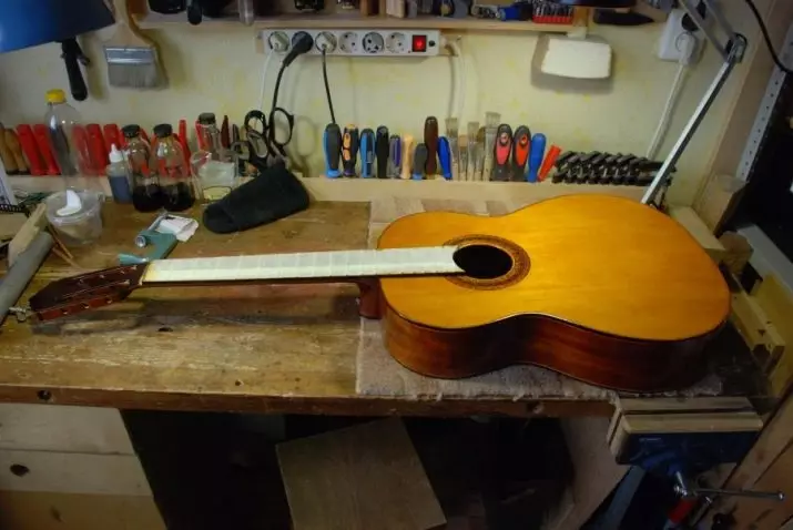 Làm thế nào để làm cho một cây đàn guitar? Làm tay của riêng bạn theo các bản vẽ với kích thước ở nhà từ gỗ và gỗ dán. Tôi có thể làm gì khác hơn mình? 26238_2