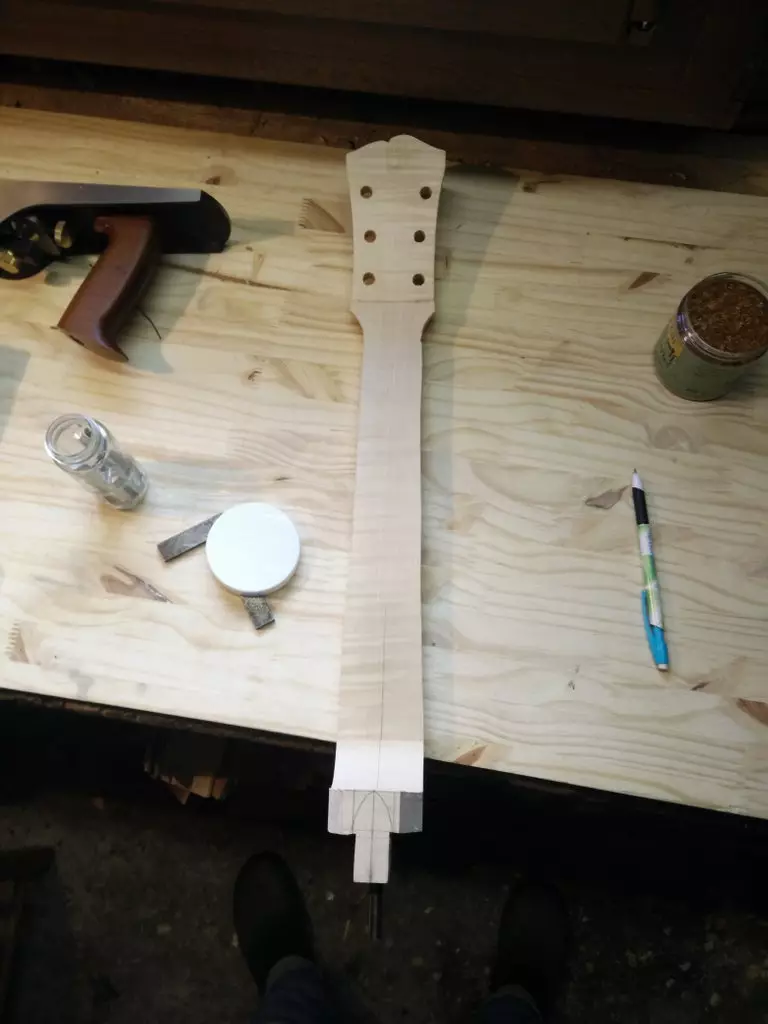 如何制作吉他？根据木材和胶合板在家里的尺寸下制作自己的手。我还能做什么？ 26238_21