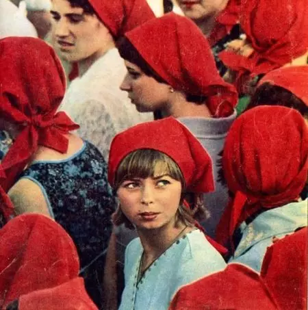 Kosyanka (99 de fotografii): Cât de frumos să legi pe modelele de blană a gâtului, din nurcă, un casman pentru fete de pe fleece, Floss, ce este un brazer 2623_10