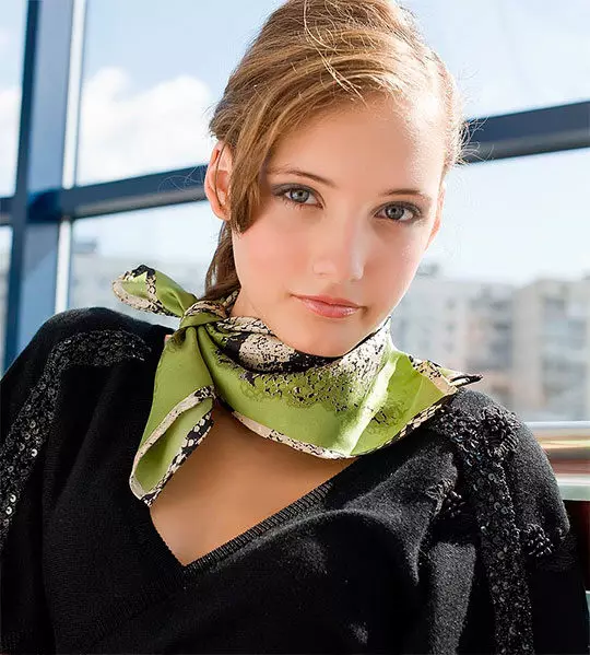 Kosyanka (99 foto): Sa e bukur për të lidhur në modelet e leshit të qafës, nga mink, një casman për vajzat në qeth, floss, çfarë është një brazili 2623_81
