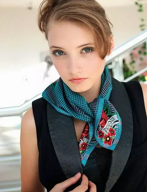 Kosyanka (99 fotografij): Kako lepa, da se kravata na modelih vratu, iz Mink, Casman za dekleta na flis, nitko, kaj je Brazer 2623_82