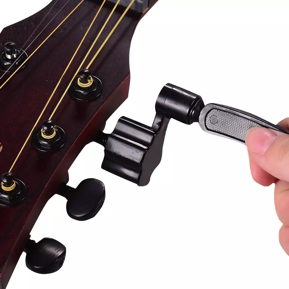 Mga gamit ug instrumento alang sa Guitar: Unsang matanga sa mga piraso ang gikinahanglan? Pag-atake ug uban pang mga pag-ayad alang sa pagdula, mga yawe ug capo, fittings ug gwantes 26244_15