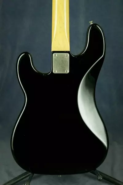 Black Guitar: Classic Six-string at iba pang gitara, puti at pula-itim na kulay, matte at pagtakpan 26252_24