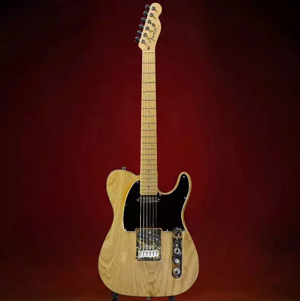 Mga Guitars sa Fender: Electro-acoustic, Bass Guitars ug Classic, Mustang ug CC-60SDES, KINABUHI SA PILI 26262_39