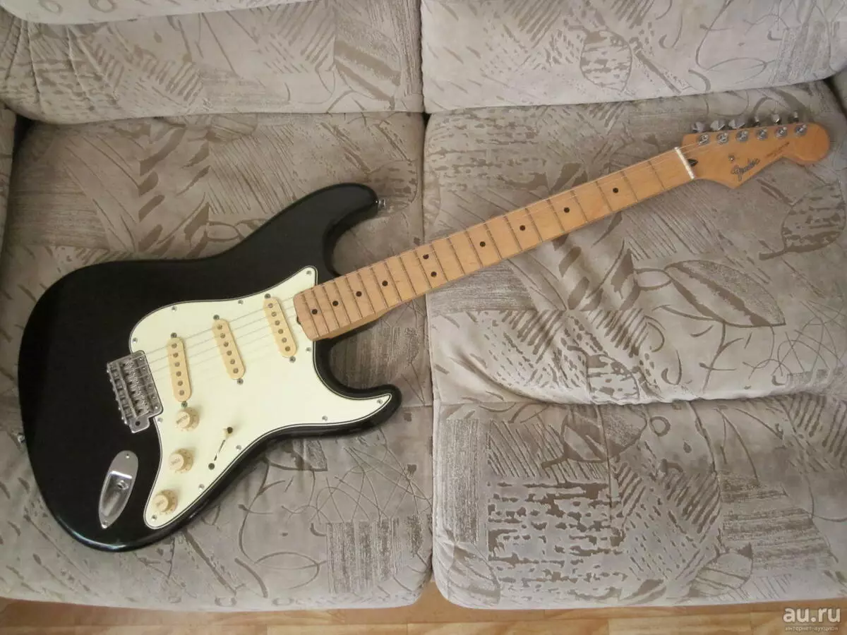 Mga Guitars sa Fender: Electro-acoustic, Bass Guitars ug Classic, Mustang ug CC-60SDES, KINABUHI SA PILI 26262_5