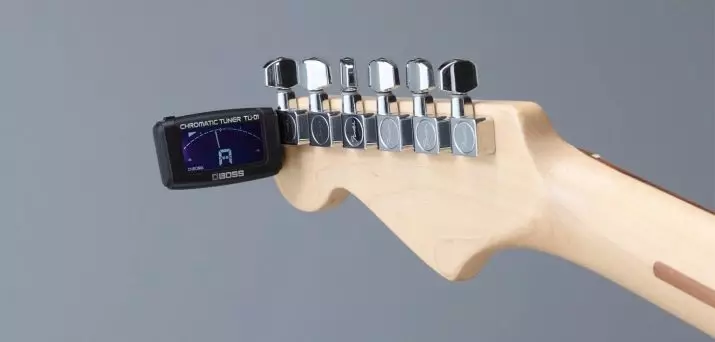 ट्यून गिटार की स्थापना: ध्वनि पर एक ट्यूनर-क्लॉथस्पिन का उपयोग करके इसे कैसे कॉन्फ़िगर करें? स्ट्रिंग पत्र और मानक प्रणाली, गिटार ट्यूनर आवृत्ति 26267_6