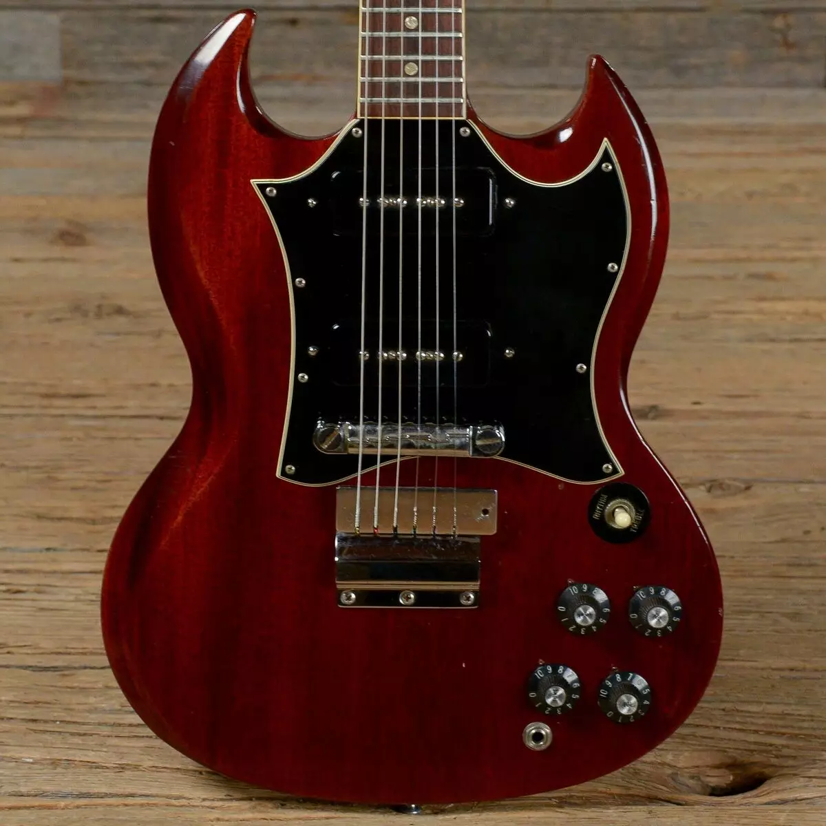 סוגים של גיטרה חשמלית: צורות של hulls, סוגים של גיטרות מודרניות זנים של מודלים היסטוריים עם שמותיהם. טיפים לבחירת גיטרות חשמליות 26272_17