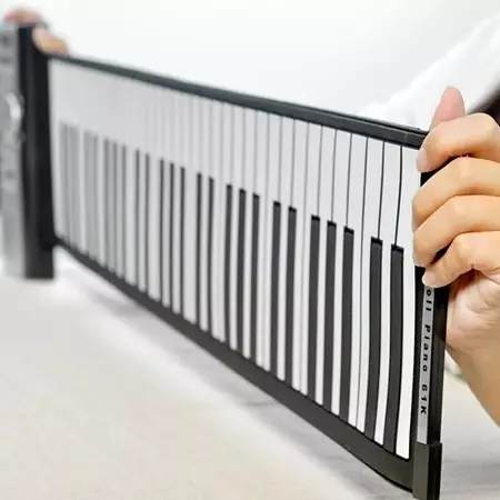 Flexibelt piano: Mjukt piano med 49, 61 och 88 nycklar, tangentbordsfunktioner, bästa modeller, kundrecensioner 26281_9