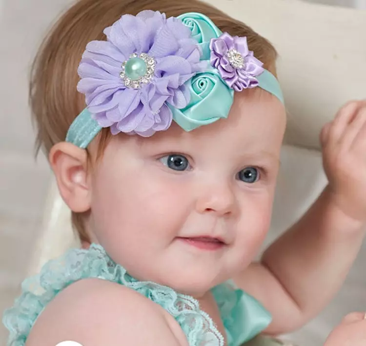Obvazy na hlavě pro novorozence (39 fotek): Modely pro děti s květinami z Foamiranu a s lukem 2628_33