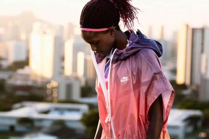 Bandaggio sportivo sulla testa (66 foto): modelli per la corsa e gli sport da Nike e Adidas, cosa viene chiamato una fasciatura femminile e come indossarlo 2629_2