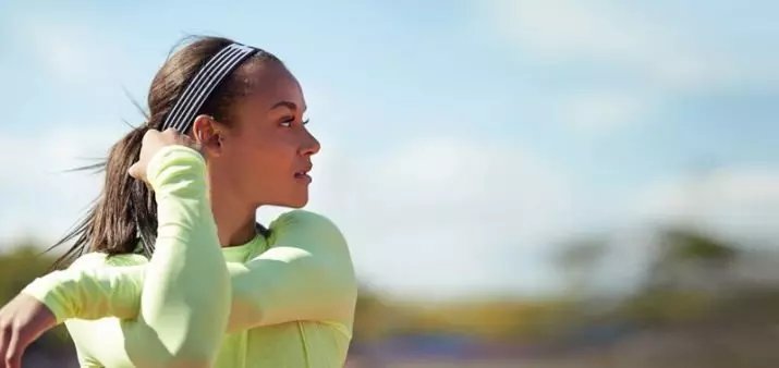 Kafasına Spor Bandajı (66 Fotoğraf): Nike ve Adidas'tan koşma ve sporlar için modeller, kadın bandaj denir ve nasıl giyilir? 2629_48