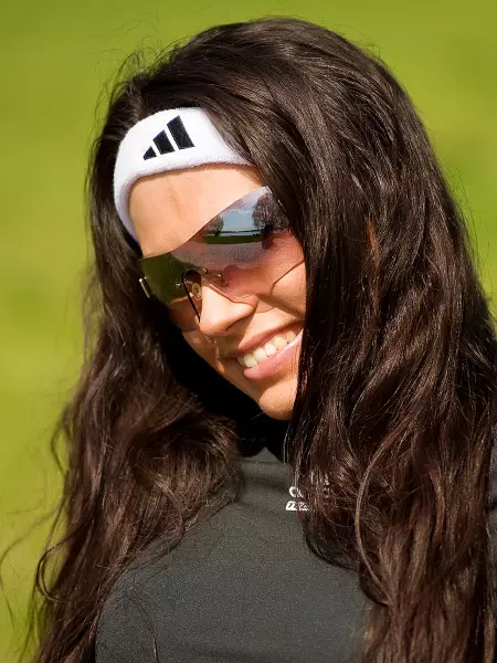Kafasına Spor Bandajı (66 Fotoğraf): Nike ve Adidas'tan koşma ve sporlar için modeller, kadın bandaj denir ve nasıl giyilir? 2629_59