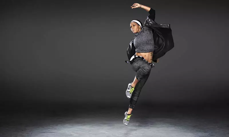 Kafasına Spor Bandajı (66 Fotoğraf): Nike ve Adidas'tan koşma ve sporlar için modeller, kadın bandaj denir ve nasıl giyilir? 2629_6