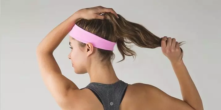 Sports превръзка на главата (66 снимки): Модели за тичане и спорт от Nike и Adidas, това, което се нарича женски превръзка и как да го нося 2629_8