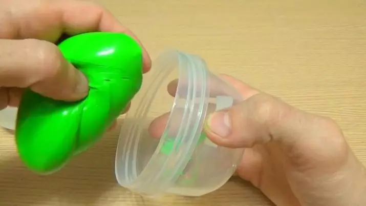 ¿Cómo hacer diapositivas de plastilina? ¿De la luz (aire) y ordinaria? Receta con suaves bolas de plastilina sin pegamento y otros. 26304_17