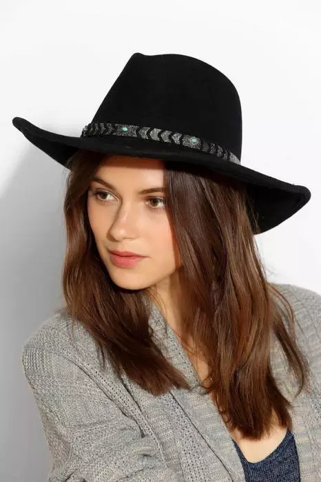 Cowboy Hat (100 fotoj): Women's Headdress por bano, brunaj kaj blankaj ledaj modeloj 2633_46