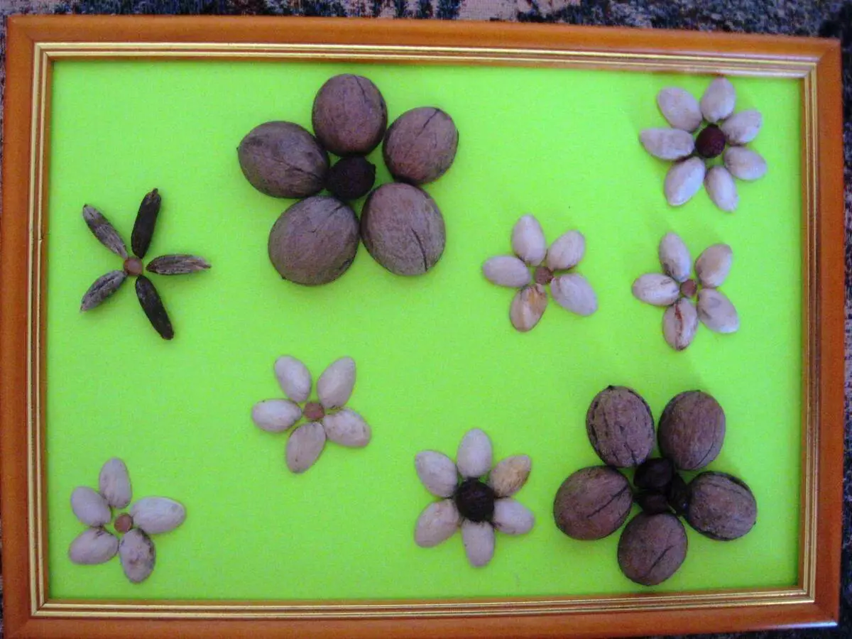 Koulutuspäivän (15 valokuvaa): Kuinka tehdä kukkia paperista omalla kädellä? Hakemus postikortin muodossa ja luonnollisia materiaaleja 26358_14