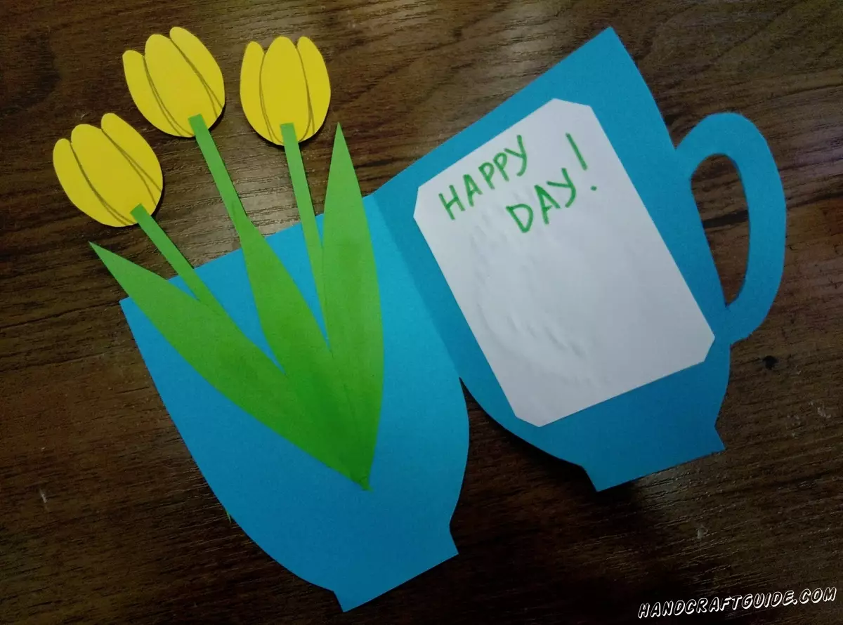 Appliques vir die opvoeder Day (15 foto's): hoe om blomme van papier te maak met jou eie hande? Aansoek in die vorm van 'n poskaart en 'n breek van natuurlike materiale 26358_8