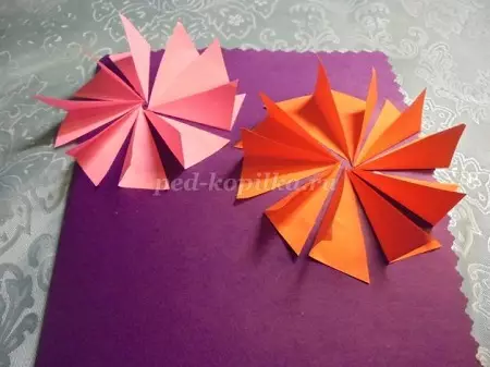 Applications for children 4-5 years: out of colored paper and other interesting crafts. How easily do the castle and flowers made of paper and cardboard with their hands? 26375_36