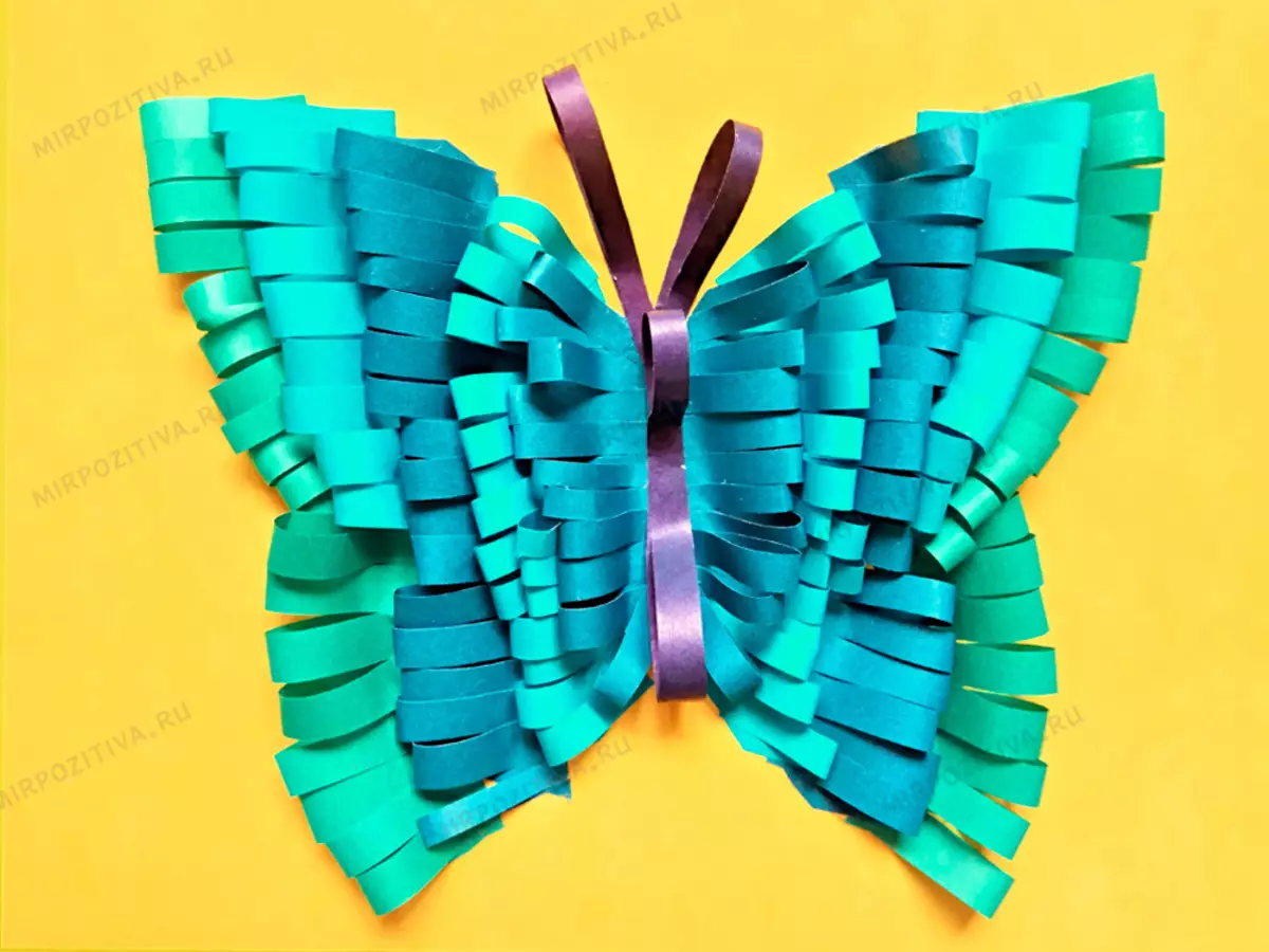 Kupu-kupu Appliques (37 foto): Dari daun kering dan kertas berwarna untuk anak-anak, dari bahan alami, appliqu volumetric dan breakdown 26383_22