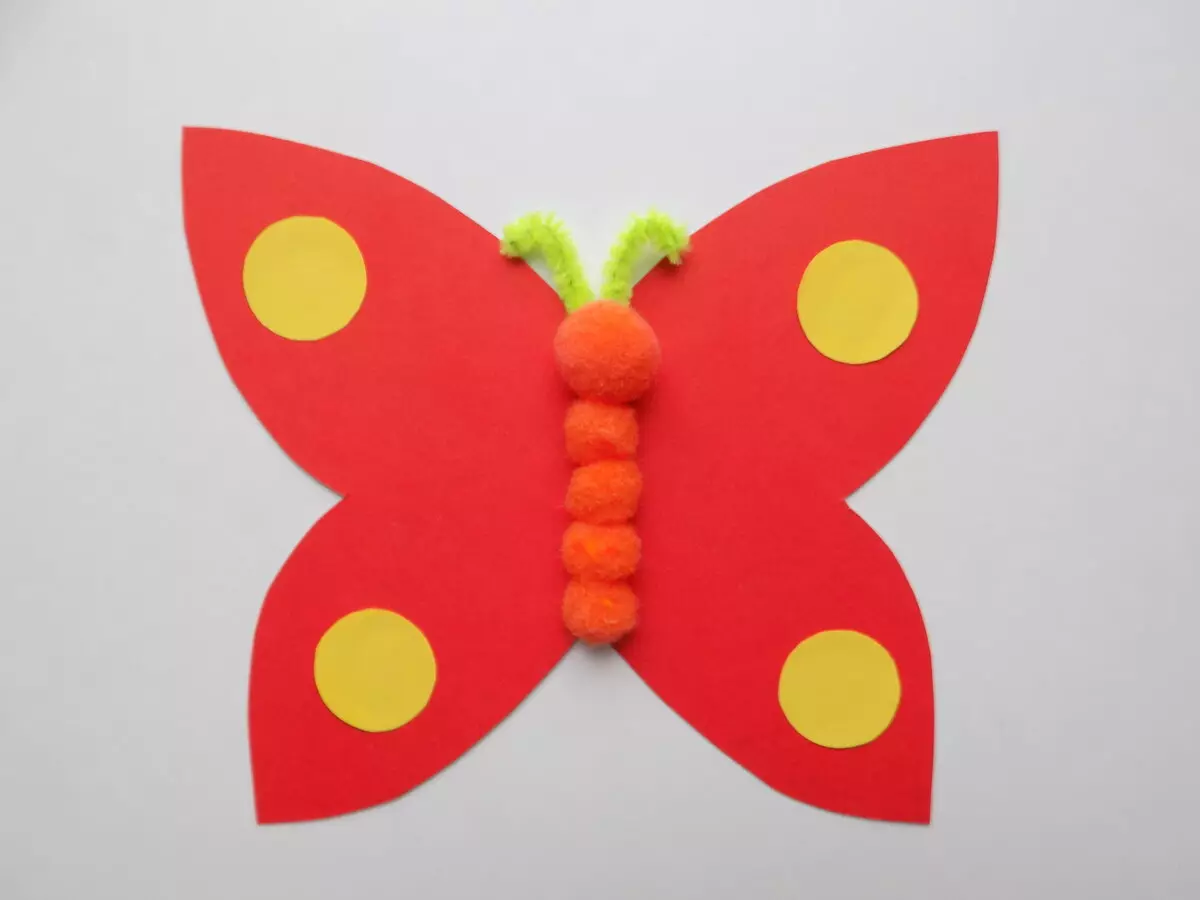 Butterfly appliques (37 foto's): uit droë blare en gekleurde papier vir kinders, uit natuurlike materiale, volumetriese en uiteensetting appliekwerk 26383_3