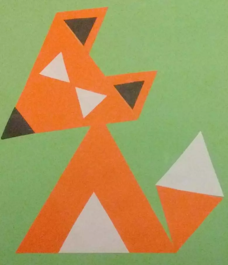 Appliques izrađene od geometrijskih oblika (67 fotografija): obrt životinja iz trokuta za djecu od 3-4 godine, muškarac i stroj, lisica i roda, kuća i druge skladbe 26393_29
