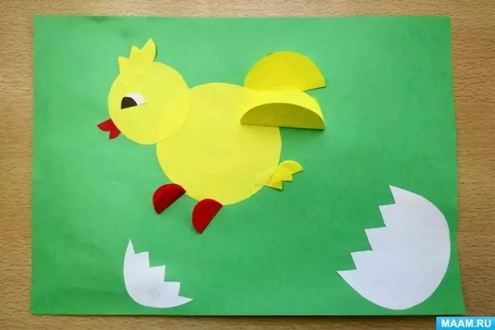 アプリケーション「チキン」：2~3歳の子供のための色紙の工芸品。牧草地と卵の中で鶏肉を作る方法は？ 26395_11