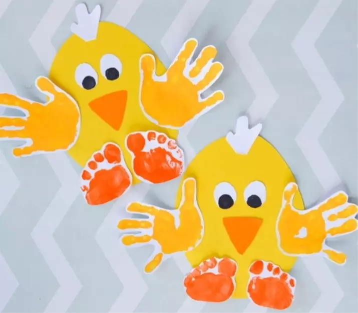 Аплікація «Курча»: виріб з кіл кольорового паперу для дітей 2-3 років. Як робити курчати на лузі і в яйці? 26395_24