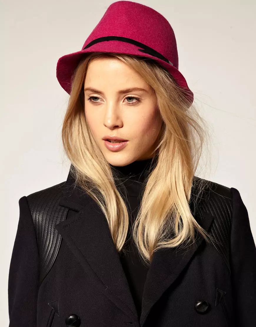 Damskie filcowe kapelusze na sezonie jesienno-zimowym (54 zdjęć): modele Widewater z polami 2639_23