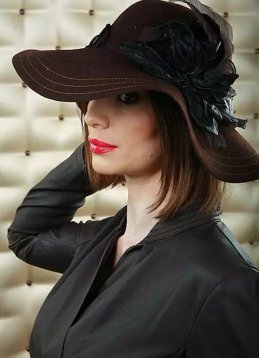Topi wanita merasa pada musim musim gugur-musim dingin (54 foto): model lebar dengan bidang 2639_34