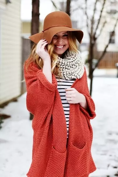 秋冬シーズン（54写真）の女性のフェルト帽子：フィールドとの遊歩道モデル 2639_5