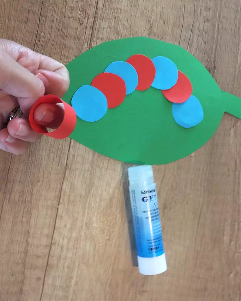 Appliques pro děti 6-7 let: Jednoduché řemesla z barevného papíru Stepshop, zajímavé nápady pro dívky a chlapce. Dětské řemesla to udělat sami 26417_10