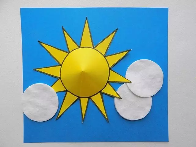 Аплікація «Сонечко»: об'ємне променисте сонце з кольорового паперу для дітей. Як зробити сонечко з інших матеріалів? 26418_15