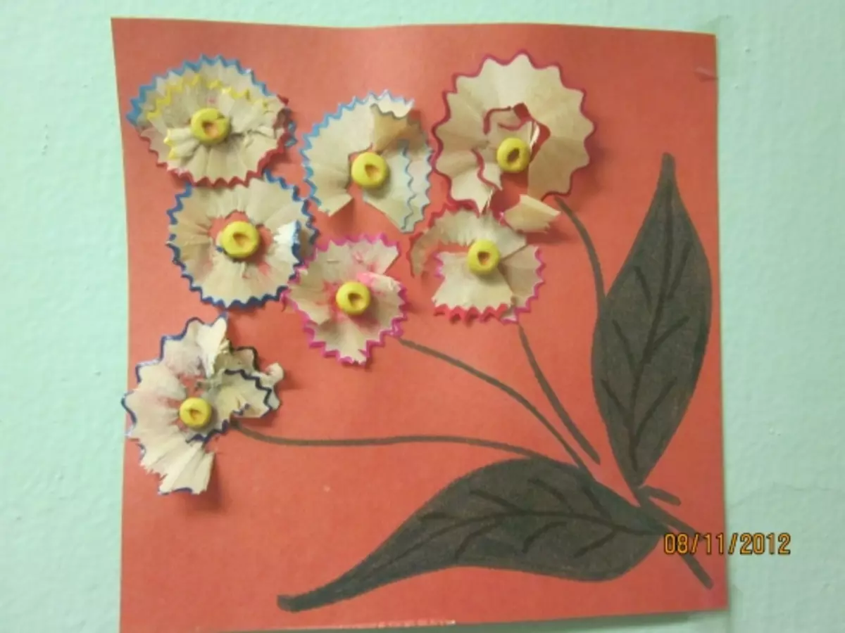 先生の日のためのアップリケ：トピック「先生の日」、色紙とポスターからの工芸品にあなた自身の手を持つポストカード。バルクアップリケを作るには？ 26419_38