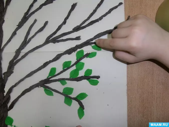 नालीदार कागज और गत्ता से एप्लिकेशंस: बच्चों के लिए टेरेथरी तकनीक में फूल, नालीदार कार्डबोर्ड से पेड़ों की वॉल्यूमेट्रिक एप्लिकेशंस अपने हाथों, अन्य विचारों के साथ 26425_13