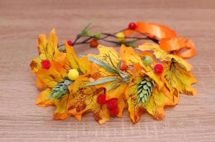 wreaths Autumn ing sirah (40 photos): pelek ing topik Autumn kanggo bocah-bocah wadon saka godhong lan felt. Carane nggawe karo tangan dhewe kanggo liburan? Ponggawa lan wreaths liyane 26449_10