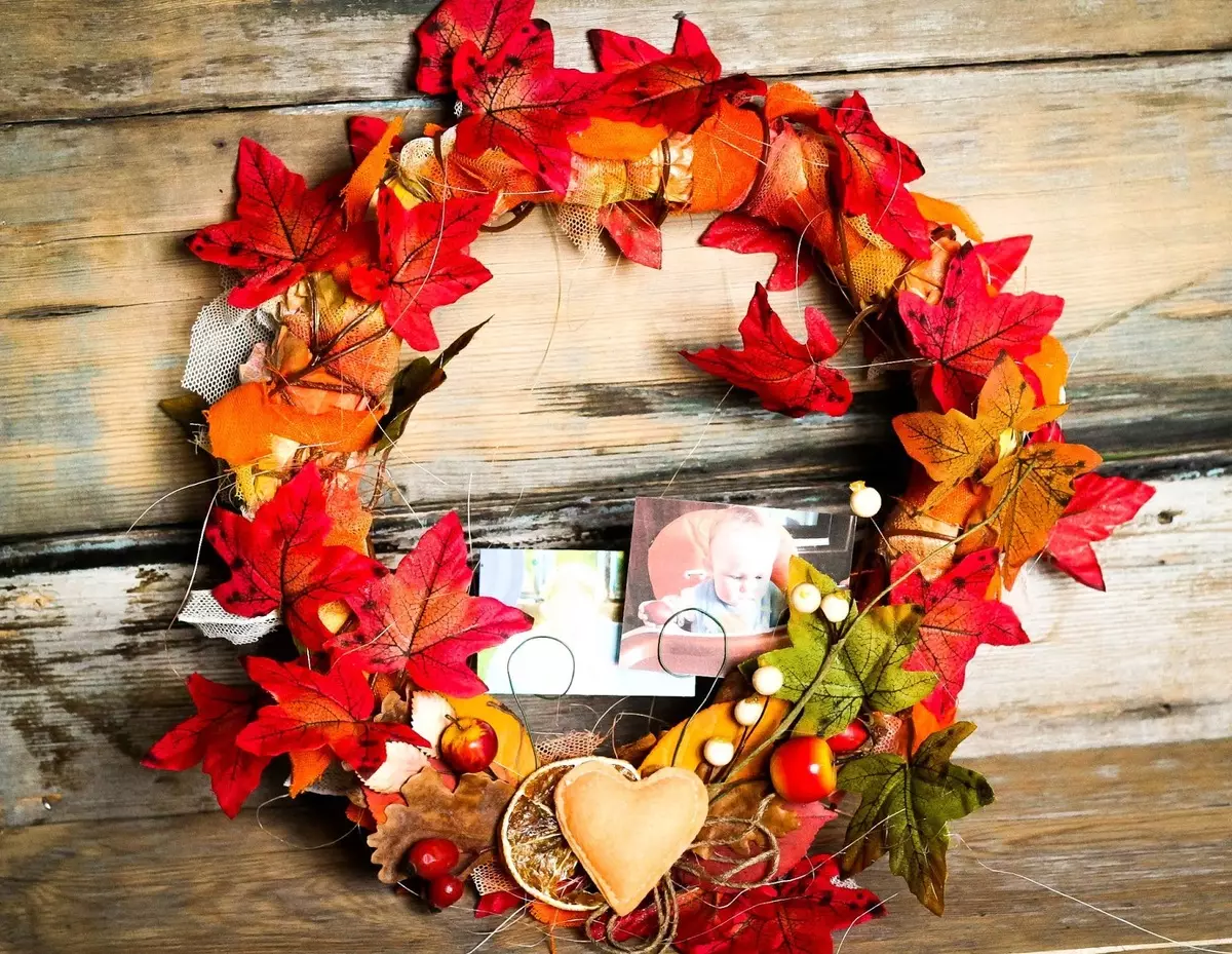 wreaths Autumn ing sirah (40 photos): pelek ing topik Autumn kanggo bocah-bocah wadon saka godhong lan felt. Carane nggawe karo tangan dhewe kanggo liburan? Ponggawa lan wreaths liyane 26449_7