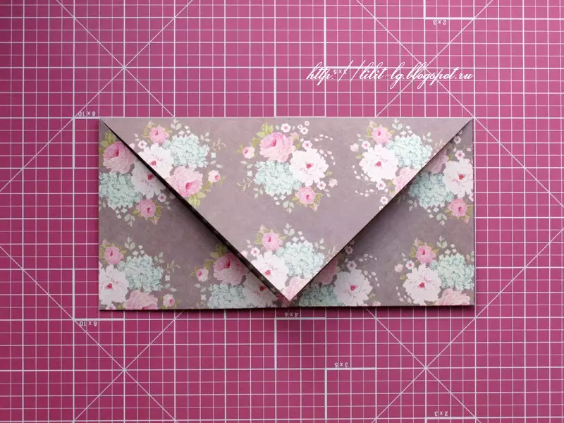 کاغذ سے پوسٹ کارڈ آپ کے اپنے ہاتھوں سے: چھتری کے ساتھ سالگرہ کا کارڈ کیسے بنانا ہے؟ نالے ہوئے کاغذ، ایک دل اور دوسروں کے ساتھ کارڈ 26462_25