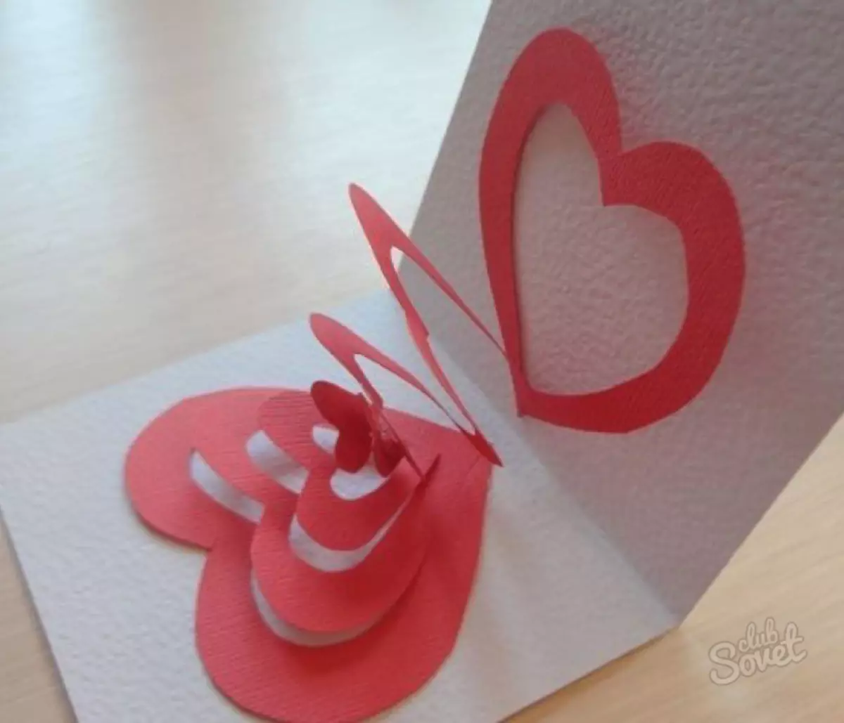 Bưu thiếp từ giấy bằng tay của riêng bạn: Làm thế nào để thực hiện một lá bài sinh nhật với một chiếc ô? Giấy lượn sóng, thẻ có trái tim và những người khác 26462_44