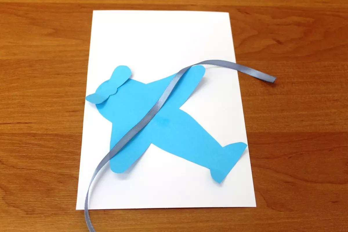 Postales de papel coas súas propias mans: como facer unha tarxeta de aniversario cun paraugas? Papel ondulado, tarxetas cun corazón e outros 26462_60