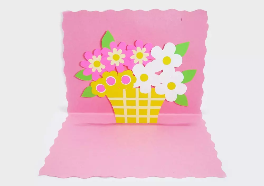 Képeslapok virágokkal a saját kezével: Hogyan készítsünk virágokat a színes papírról a képeslap belsejében? Kézművesek térfogatú virágokkal és szárított készletekkel 26479_32