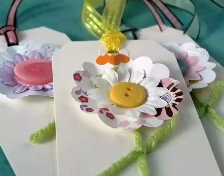 Пощенски картички с цветя с ръцете си: как да се правят цветя от цветна хартия във вътрешността на картичката? Crafts с обемни цветя и се сушат комплекти 26479_59