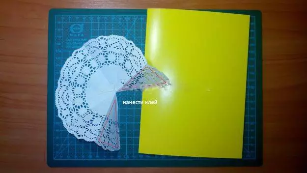 Пощенски картички с цветя с ръцете си: как да се правят цветя от цветна хартия във вътрешността на картичката? Crafts с обемни цветя и се сушат комплекти 26479_8
