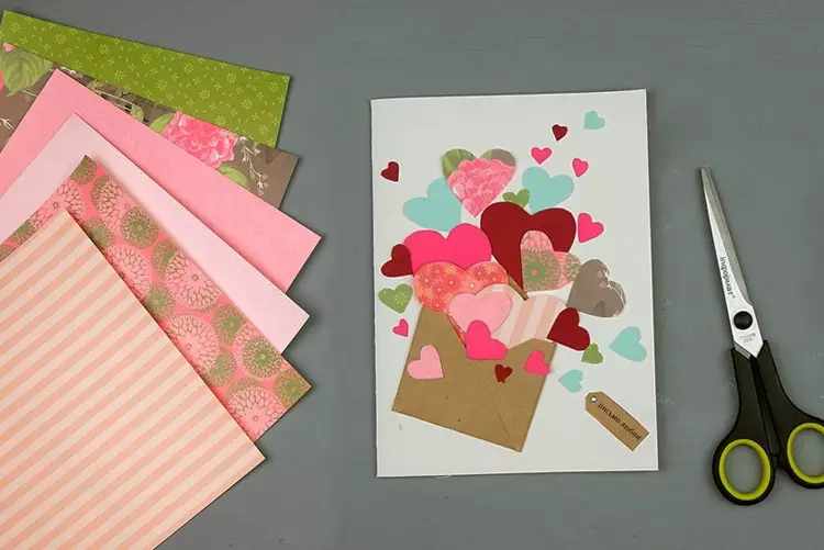 Poskaarte uit papier en karton met jou eie hande: hoe om dit te maak van gekleurde papier kinders? Pragtige poskaarte gemaak van wit geriffelde karton. Wat ander poskaarte kan gedoen word? 26483_3