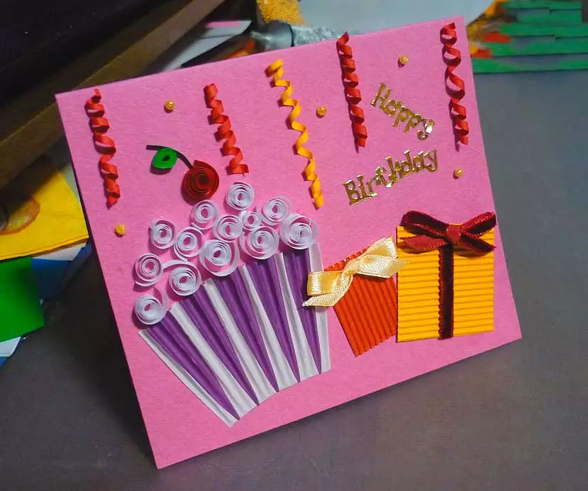 Postkort til søsters fødselsdag med dine egne hænder: Sådan laver du smukke originale postkort til senior og yngre søstre fra papir? 26488_4
