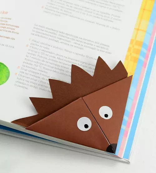 Bookmarks - kantunieri: Kif tagħmel bookmarks-origami mill-karta għall-kotba bl-idejn tiegħek fi stadji? Kantuniera trijangulari u bookmarks oħra, skemi ta 'manifattura 26493_22