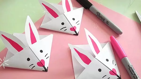 Bookmarks - Corners: Bagaimana untuk membuat penanda buku-origami dari kertas untuk buku dengan tangan anda sendiri secara berperingkat? Sudut segitiga dan penanda buku lain, skim pembuatan 26493_27